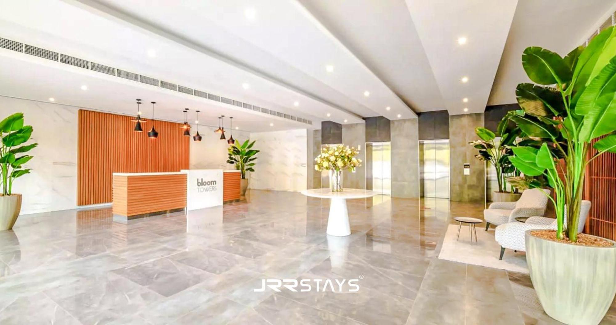 Apartment Stunning Luxury 1br - Modern With Pool View - Jvc *