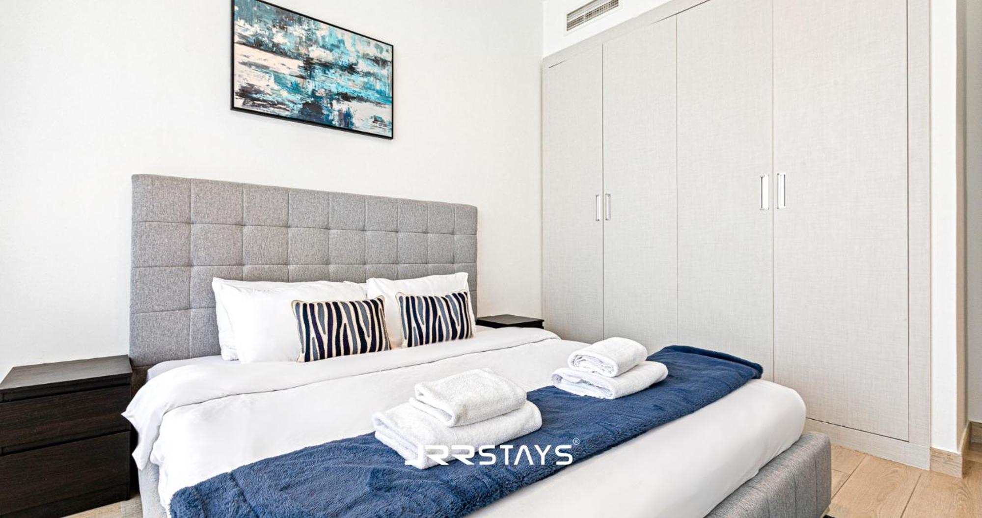 Stunning Luxury 1br - Modern With Pool View - Jvc Apartment *