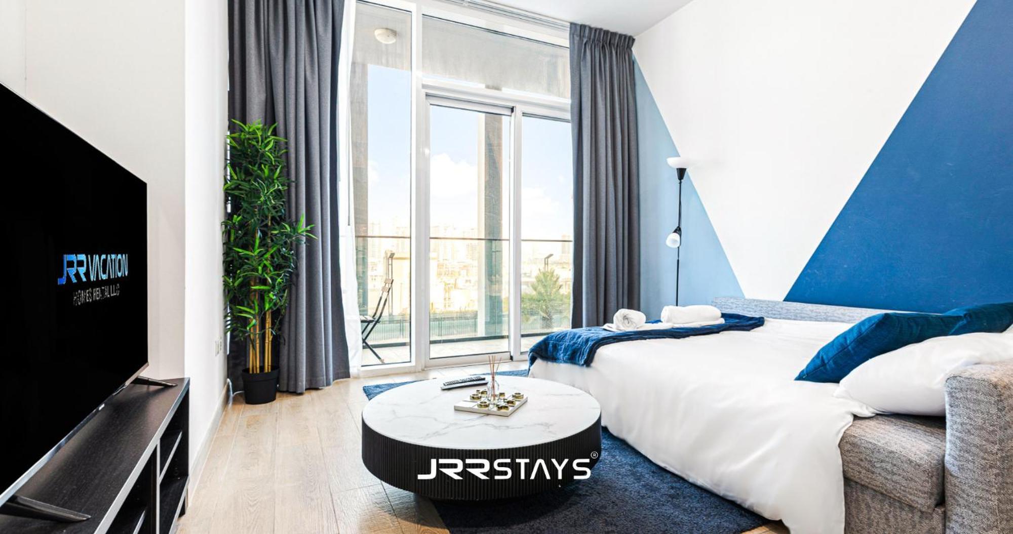 Stunning Luxury 1br - Modern With Pool View - Jvc *
