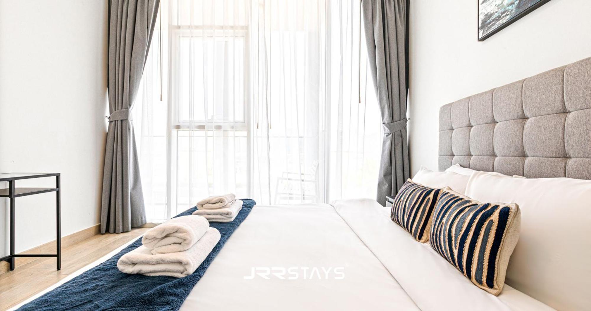 Apartment Stunning Luxury 1br - Modern With Pool View - Jvc Dubai