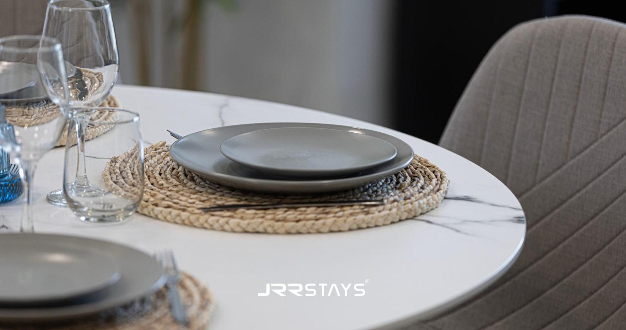 Stunning Luxury 1br - Modern With Pool View - Jvc Dubai